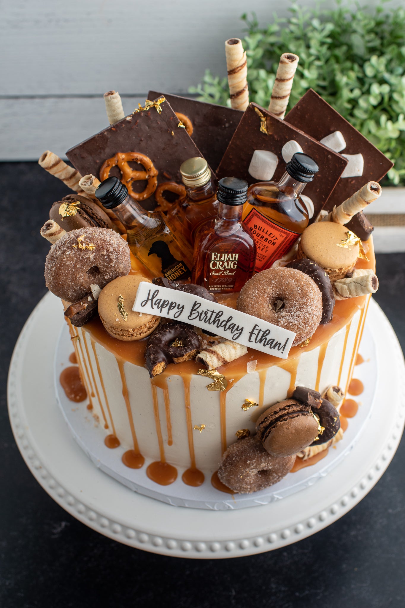 Whiskey barrel cake - Decorated Cake by Sylwia - CakesDecor